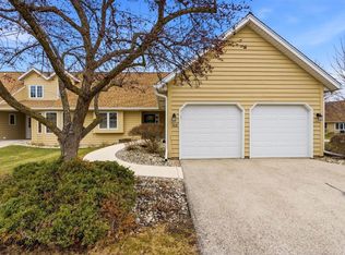 936 Spyglass Hl, Waterford, WI 53185