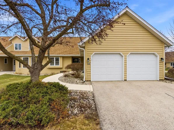 936 Spyglass HILL, Waterford, WI 53185