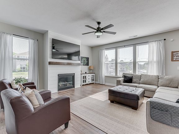 3rd image of 995 Barkston Ln