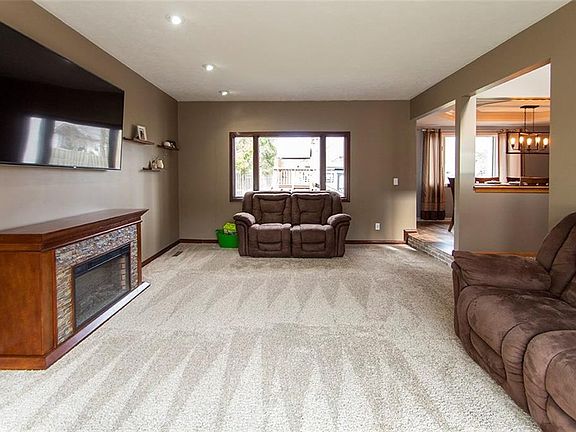 4th image of 21440 Creekside Dr