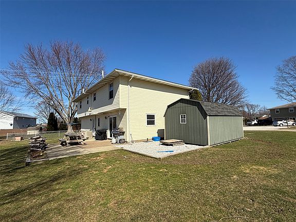 2nd image of 49 Crestwood Ln