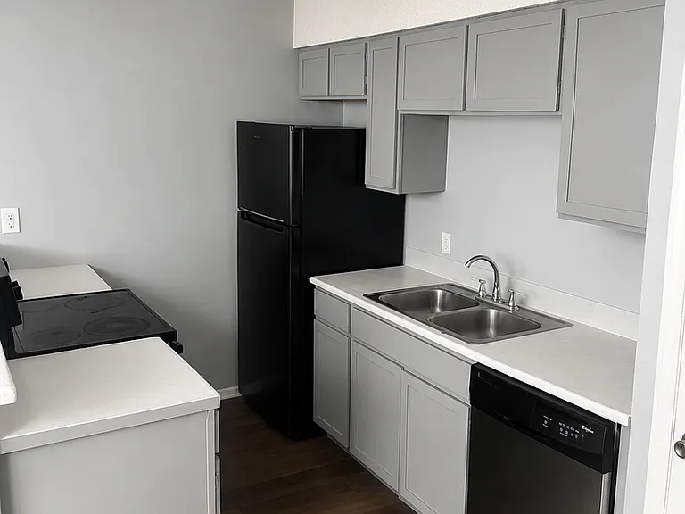 Southland Apartments — Photo 14