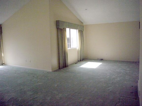 3rd image of 1815 E Rockwood Blvd