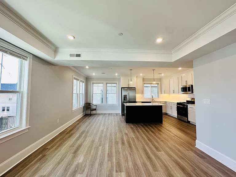 100 Brooks St #2 — Photo 2