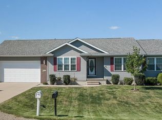 120 Pleasant Creek Dr, Palo, IA 52324