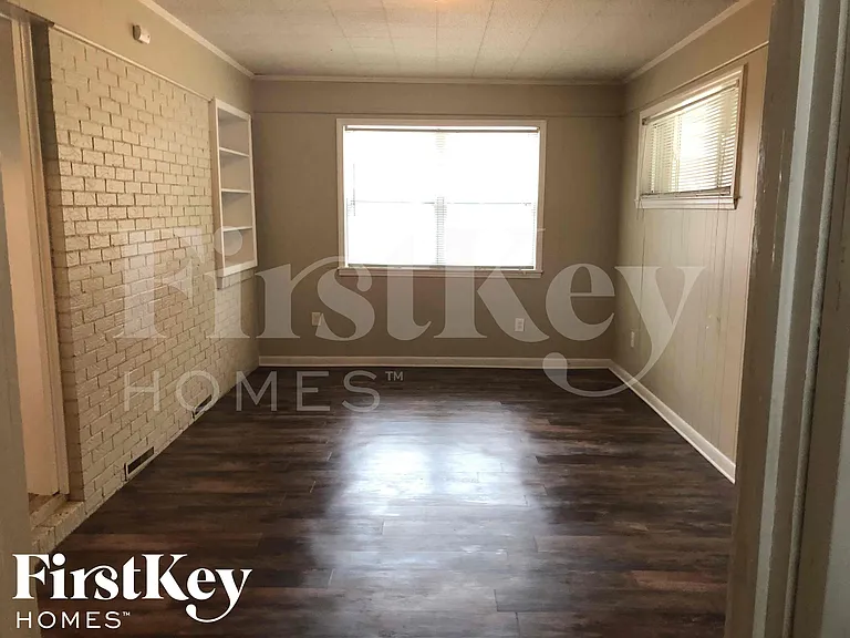 901 Elizabeth Dr — Photo 7