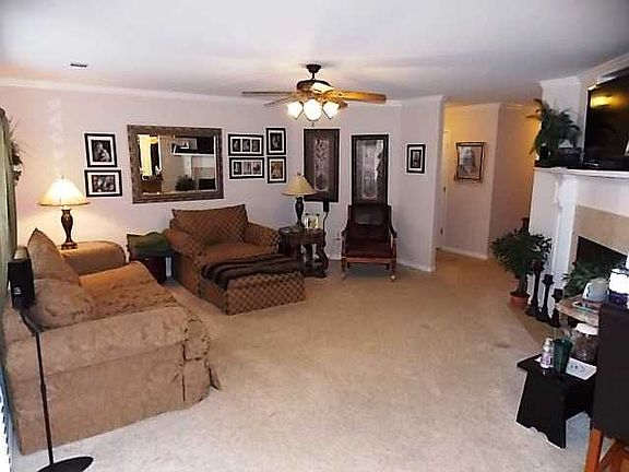 3rd image of 108 Parkside Cv