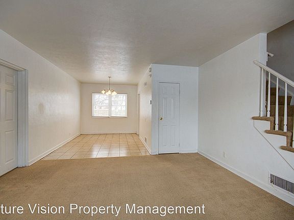 3rd image of 907 N Prairie Ave