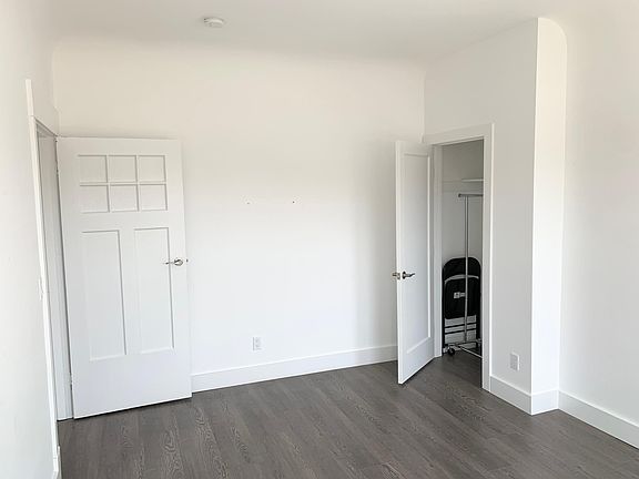 5th image of 2131 Grove St #5