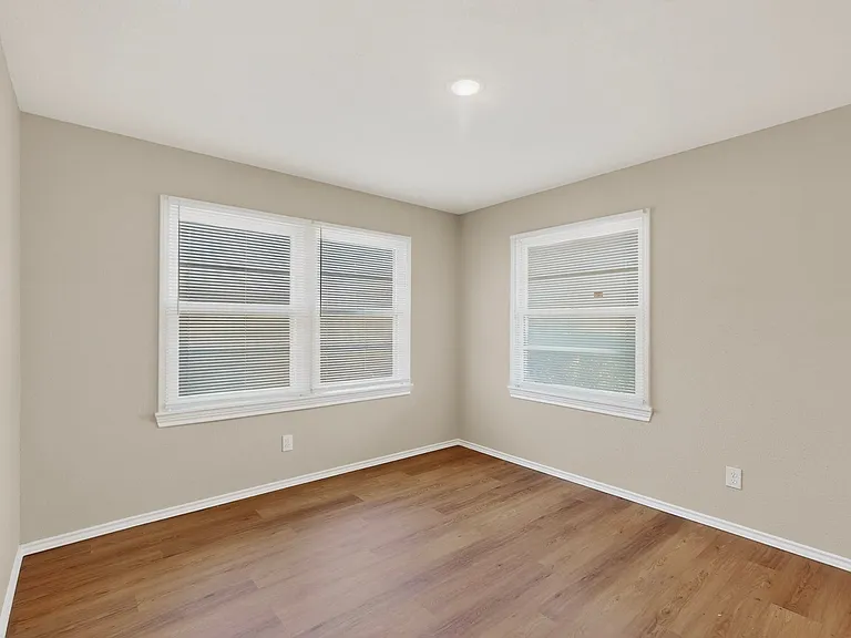 2506 Hillsboro Ave — Photo 7