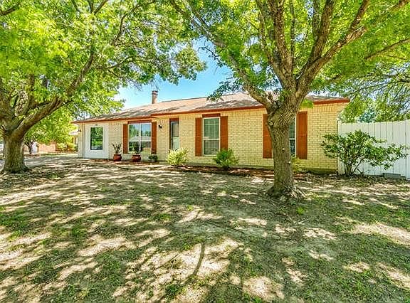 3rd image of 203 Sierra Ct