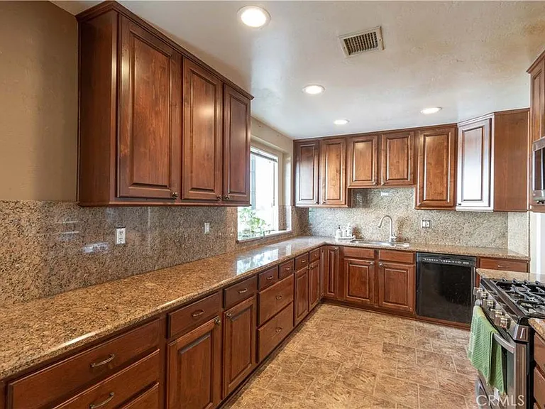12121 Nashville Ave — Photo 25