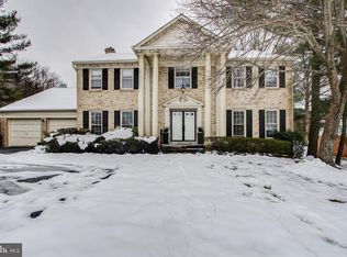 9 Pepperell Ct, Bethesda, MD 20817