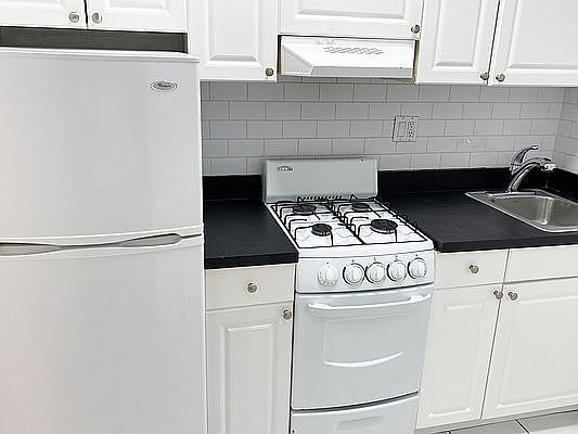 5th image of 506 E 82nd St APT 13
