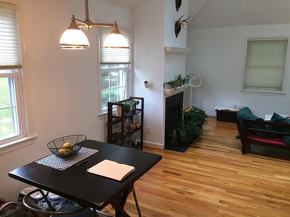 Spacious high ceiling living & dining room