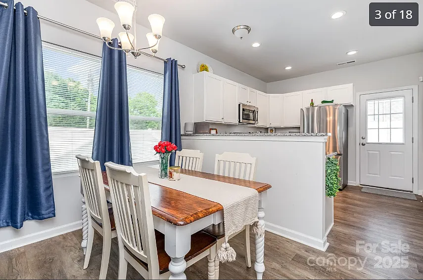 218 Canina Ln