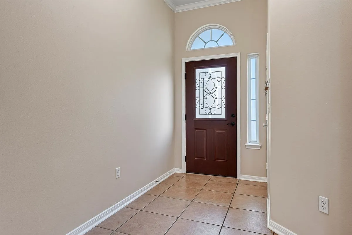 4 bed, 2.0 bath, 1874 sqft, $2,500 — Photo 4