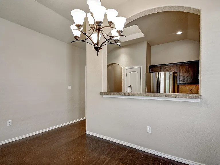 577 Creekside Cir — Photo 11