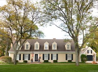 1165 Edgewood Rd, Lake Forest, IL 60045