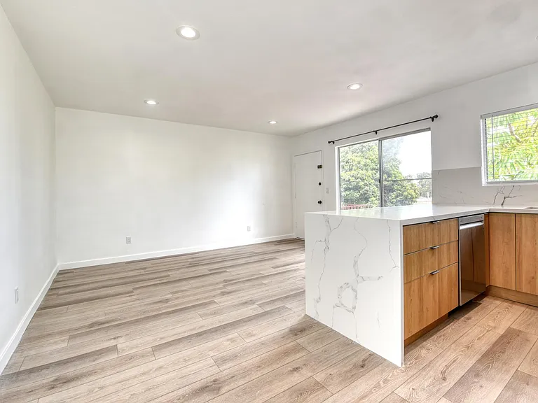 4417 McClintock St #4 — Photo 4