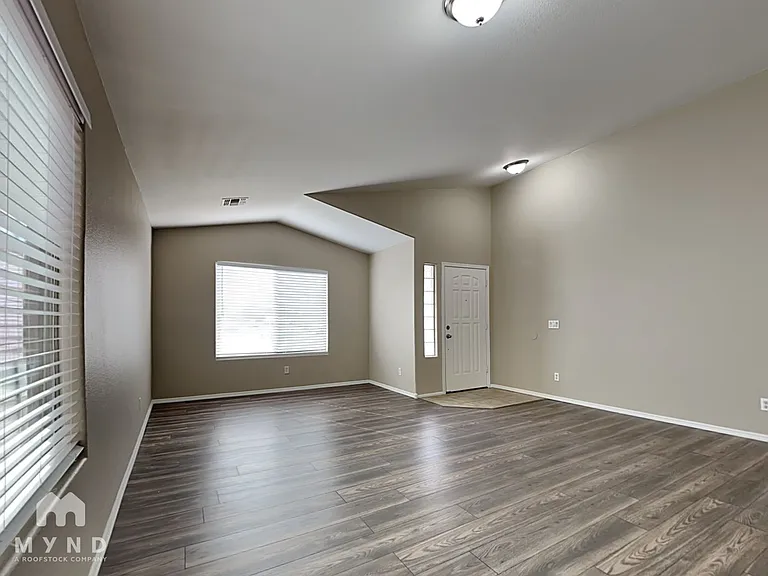 1034 E Saddle Way — Photo 13