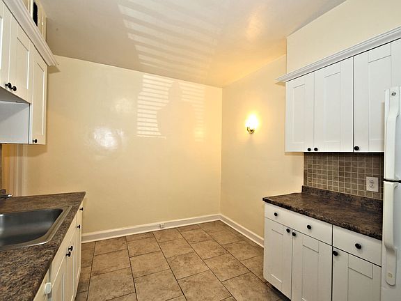2nd image of 421 Larchmont Acres APT B