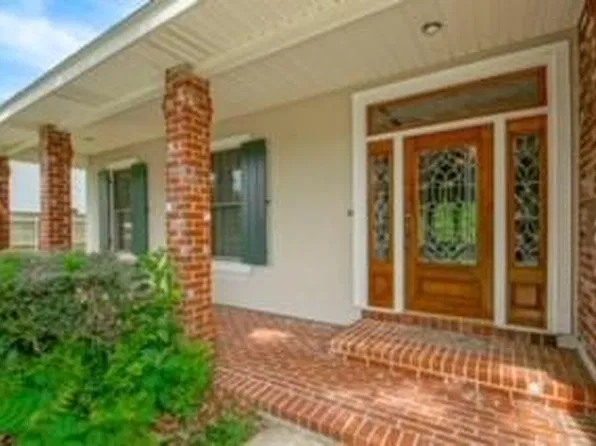 24 Berkley Ave, Harahan, LA 70123