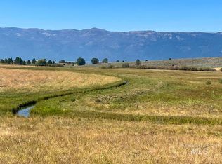 5 Duncan Ct, Cascade, ID 83611