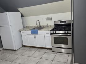 1989 E Main St, Bridgeport, CT