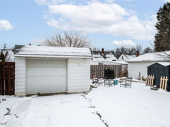4th image of 6220 Traymore Ave