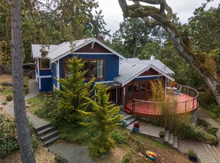 2710 Sea View Rd, Saanich, BC V8N1K8