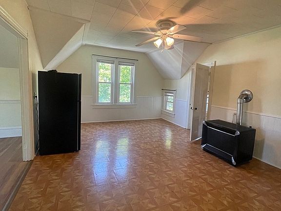4th image of 709 Maple St #3