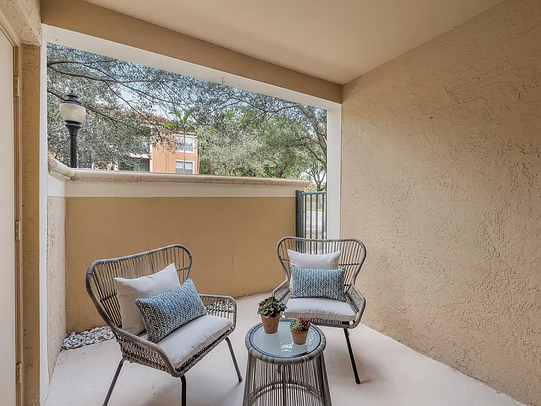 Crescent House Apartments — Photo 22