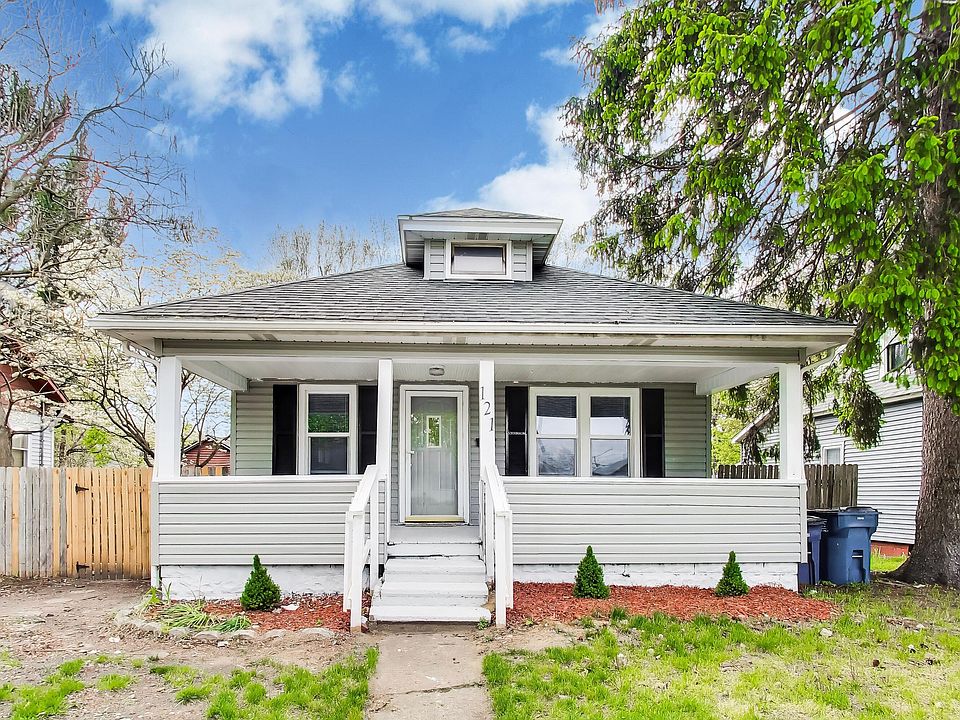 1st image of 121 Faulknor St