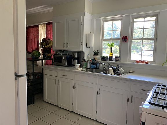 2nd image of 275 Washington St