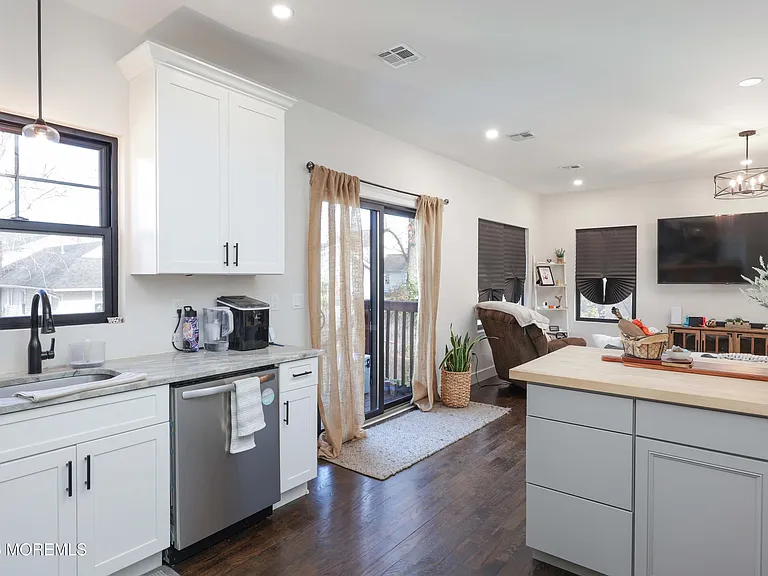 35 Alberta Ave — Photo 17