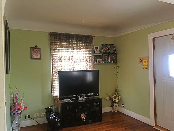 3rd image of 6546 W Montrose Ave