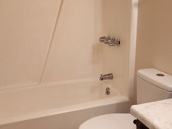 4th image of 6196 Normandy Dr APT 6