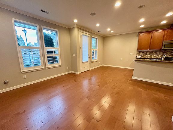 2nd image of 1395 NE Park Dr