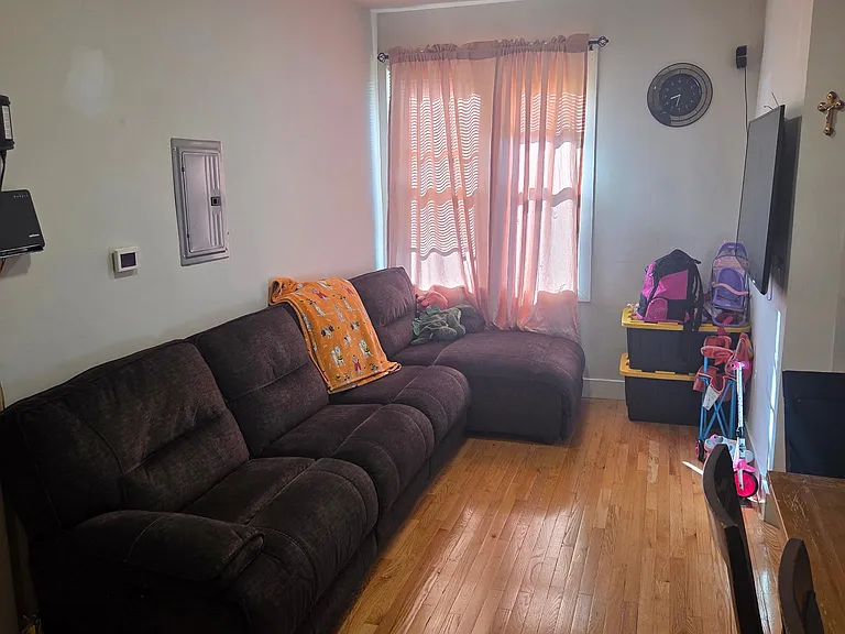 2905 Summit Ave #3 — Photo 1