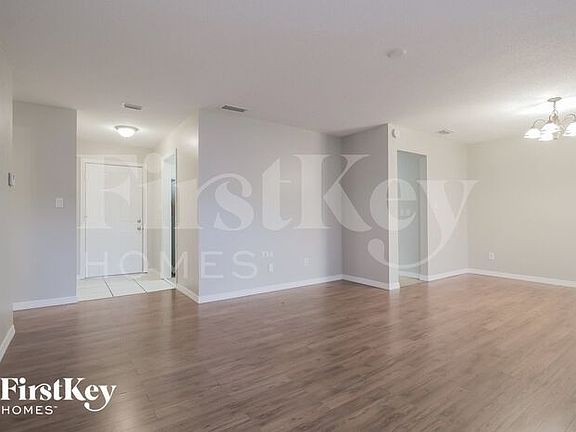 2nd image of 5120 Ferncrest Dr