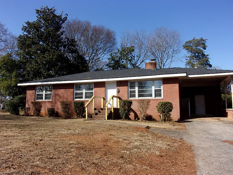 917 Cherry Rd — Photo 1