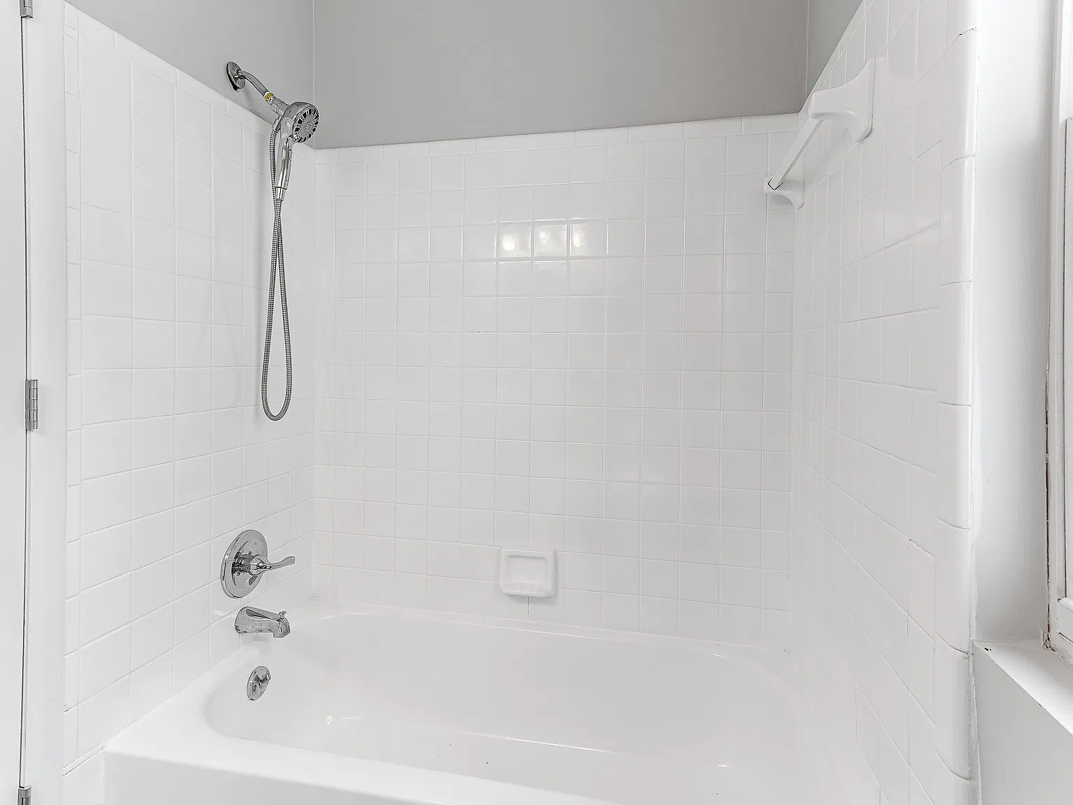 2 bed, 890 sqft, $1,400 — Photo 2