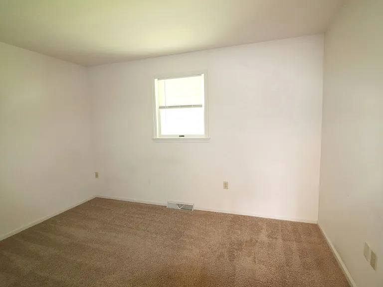 209 Colonial Dr — Photo 20