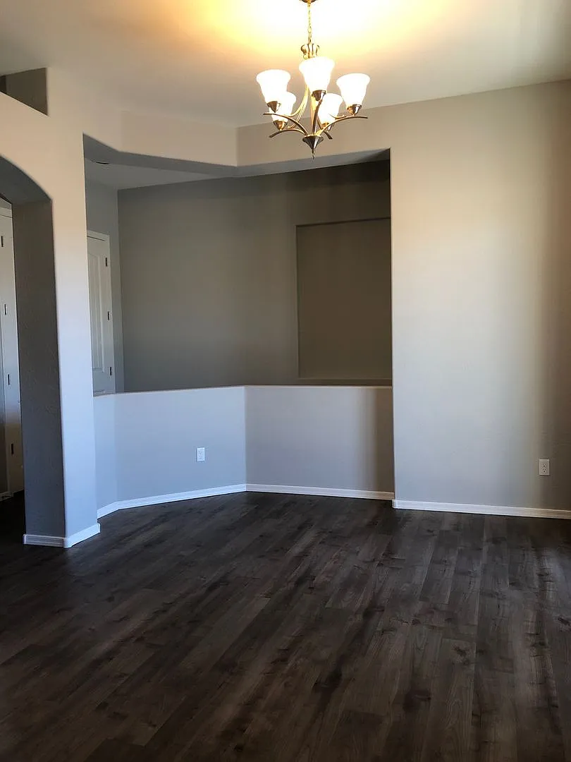 Great 2 Bedroom with Office/Den on Corner Lot - Granville — Photo 2