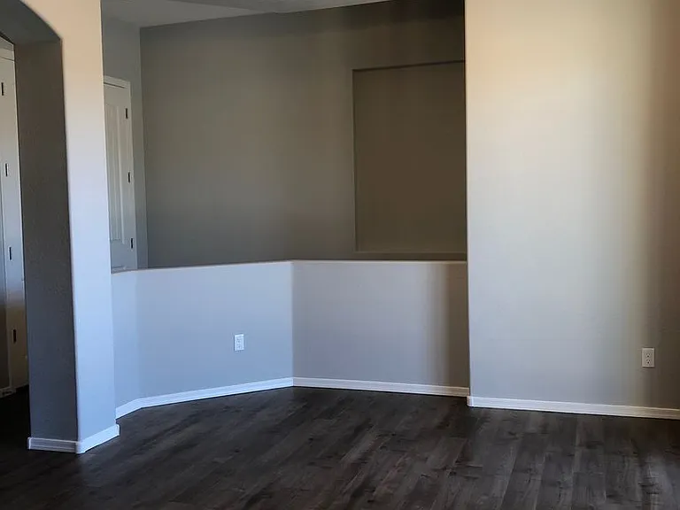 4668 N Salem Pl — Photo 2