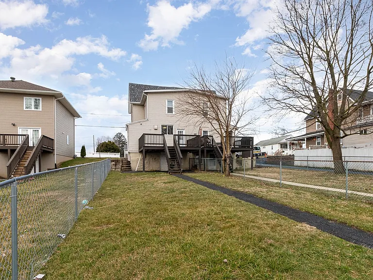668 Main St — Photo 25