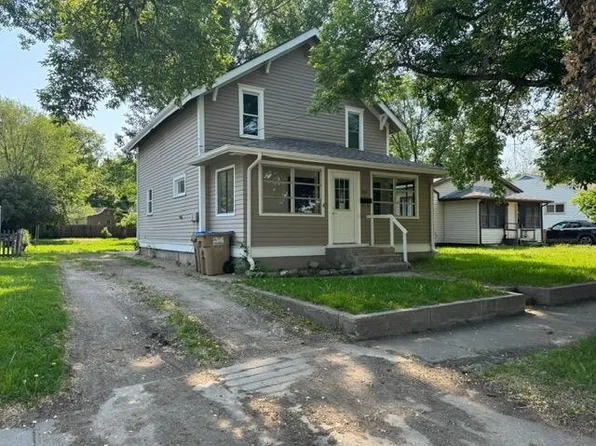 616 10th St NE, Minot, ND 58703