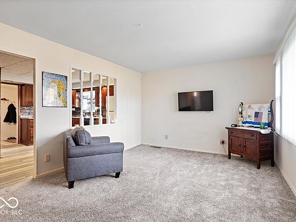 3rd image of 5053 Manker St