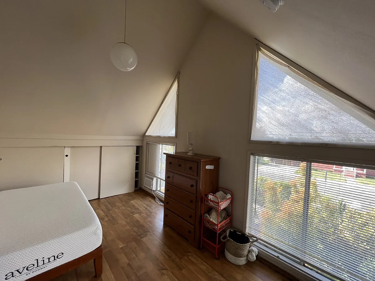 Building Photo - 6505 Saranac St #5